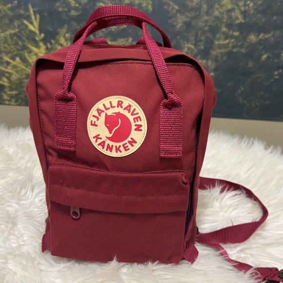 Fjallraven Kanken mini pack Raspberry color - Picture 1 of 3